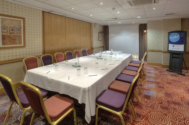 cresta-court-hotel-meeting-space2.jpg